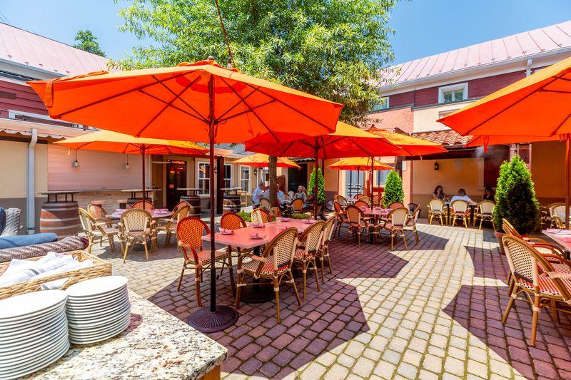 Outdoor dining just outside of Fairfax on the piazza at Trattoria Villagio in Clifton, VA